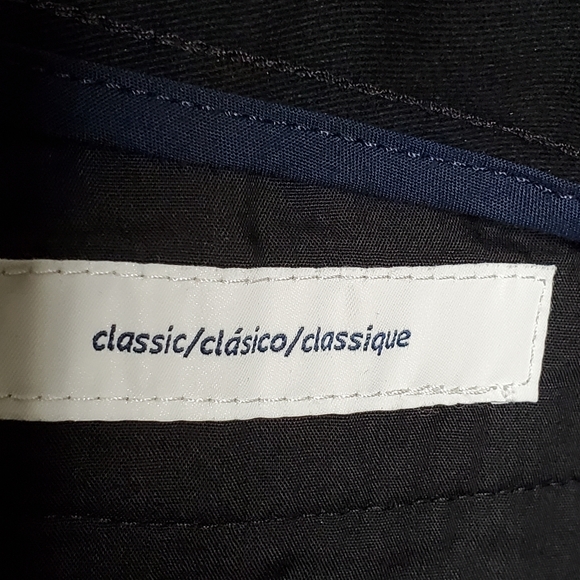 Amazon Essentials Men's Classic-Fit Pleated True Black Pants 34x34" - Picture 6 of 8